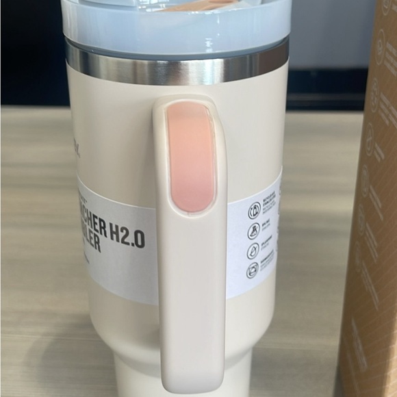 "Brand New Stanley The Quencher H2.0 FlowState™ Tumbler 40 oz / 1.18 L - Picture 7 of 7